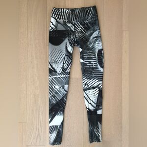 We Are Handsome Black/White abstract Graphic High Hise Gym Leggings, XS
